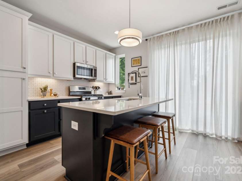 614 West End Drive, Charlotte, NC 28208.  MLS# CAR4256736, YatesRealty ID 12748. 