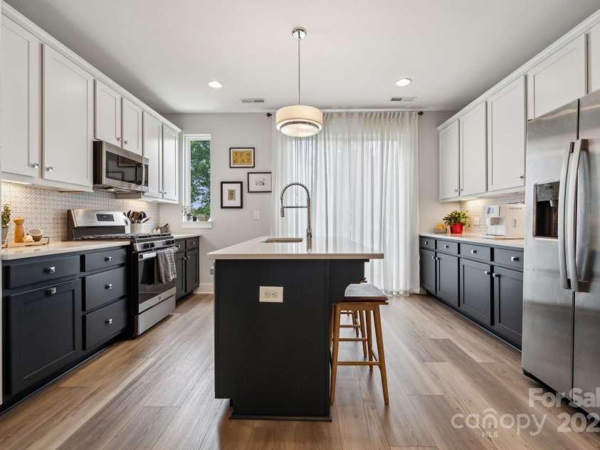 614 West End Drive, Charlotte, NC 28208.  MLS# CAR4256736, YatesRealty ID 12748. 