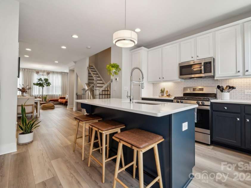 614 West End Drive, Charlotte, NC 28208.  MLS# CAR4256736, YatesRealty ID 12748. 