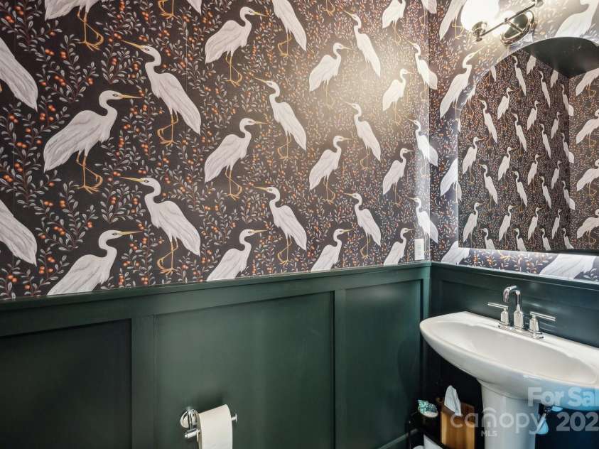 614 West End Drive, Charlotte, NC 28208.  MLS# CAR4256736, YatesRealty ID 12748. 