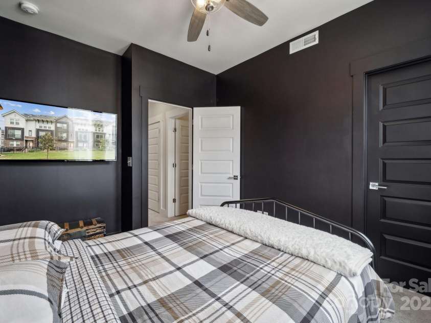 614 West End Drive, Charlotte, NC 28208.  MLS# CAR4256736, YatesRealty ID 12748. 