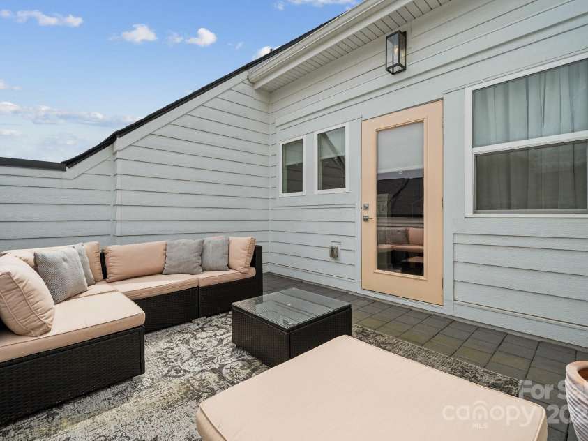 614 West End Drive, Charlotte, NC 28208.  MLS# CAR4256736, YatesRealty ID 12748. 