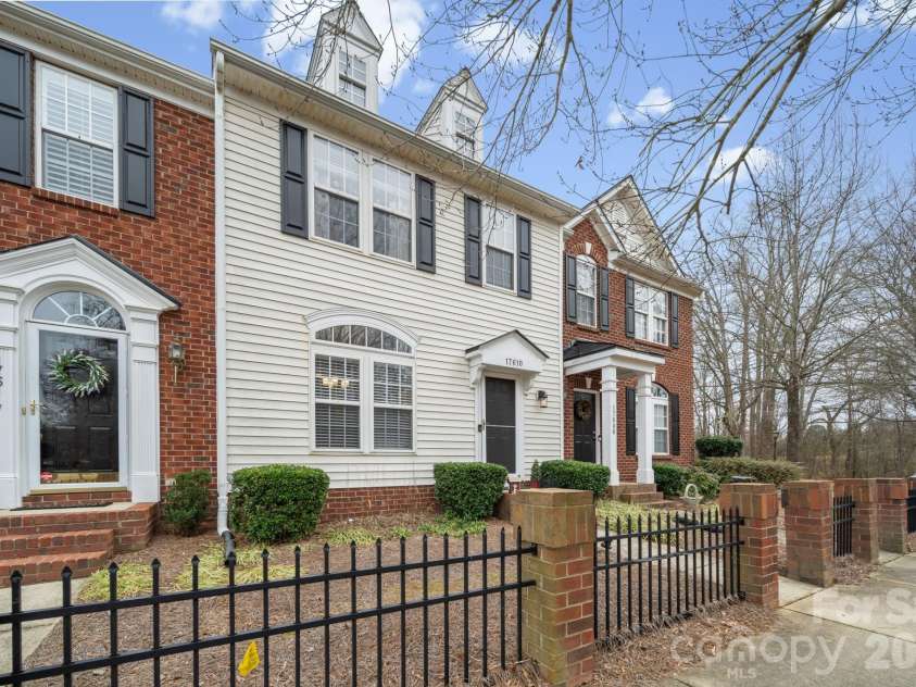 17610 Delmas Drive, Cornelius, NC 28031.  MLS# CAR4336612, YatesRealty ID 12749. 