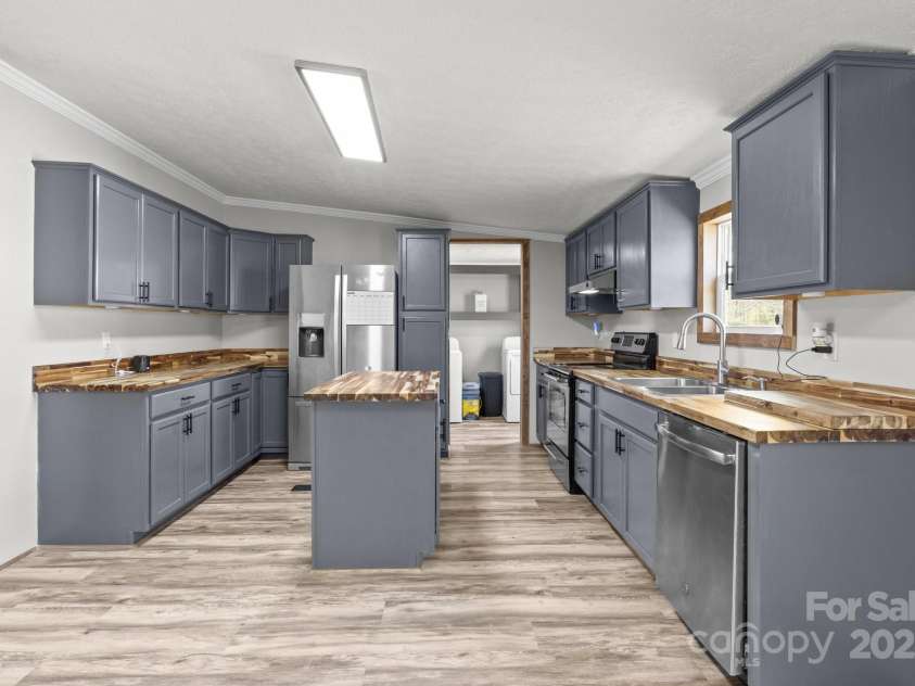 2154 Withers Drive, Maiden, NC 28650.  MLS# CAR4240580, YatesRealty ID 12749. 