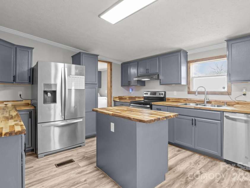 2154 Withers Drive, Maiden, NC 28650.  MLS# CAR4240580, YatesRealty ID 12749. 