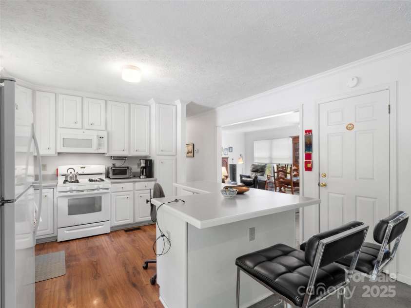 100 Rock Boulevard, Burnsville, NC 28714.  MLS# CAR4258377, YatesRealty ID 12750. 