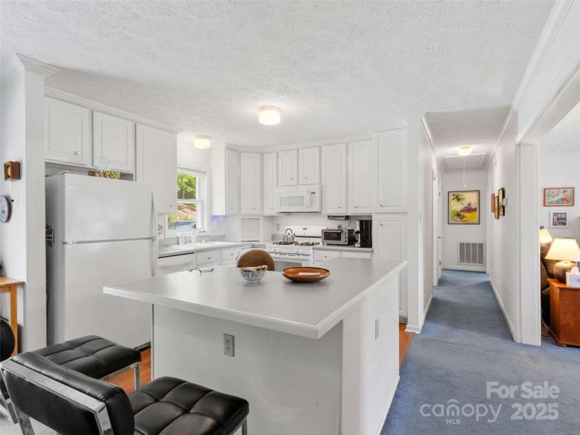 100 Rock Boulevard, Burnsville, NC 28714.  MLS# CAR4258377, YatesRealty ID 12750. 