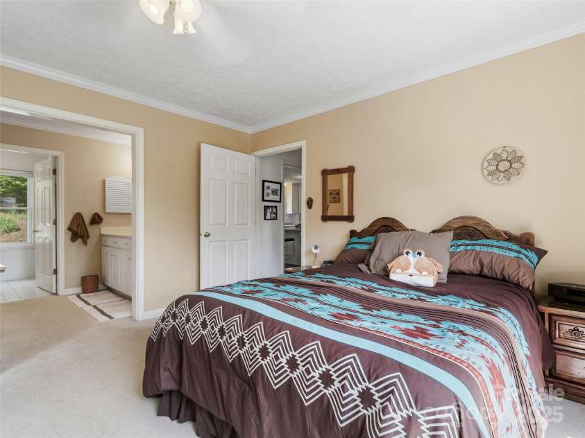 100 Rock Boulevard, Burnsville, NC 28714.  MLS# CAR4258377, YatesRealty ID 12750. 