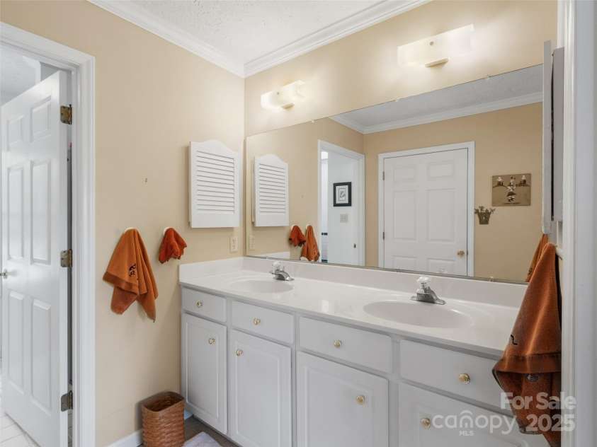 100 Rock Boulevard, Burnsville, NC 28714.  MLS# CAR4258377, YatesRealty ID 12750. 