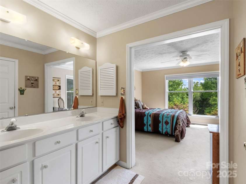 100 Rock Boulevard, Burnsville, NC 28714.  MLS# CAR4258377, YatesRealty ID 12750. 