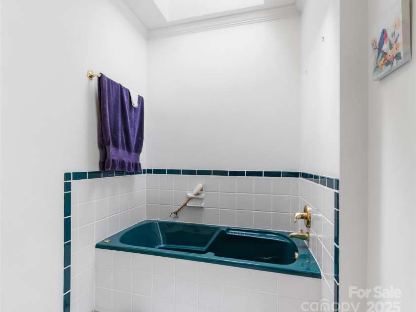 100 Rock Boulevard, Burnsville, NC 28714.  MLS# CAR4258377, YatesRealty ID 12750. 