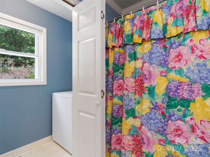 100 Rock Boulevard, Burnsville, NC 28714.  MLS# CAR4258377, YatesRealty ID 12750. 