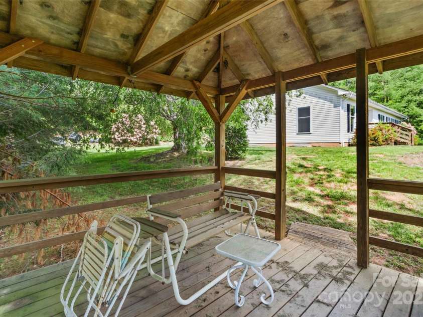 100 Rock Boulevard, Burnsville, NC 28714.  MLS# CAR4258377, YatesRealty ID 12750. 