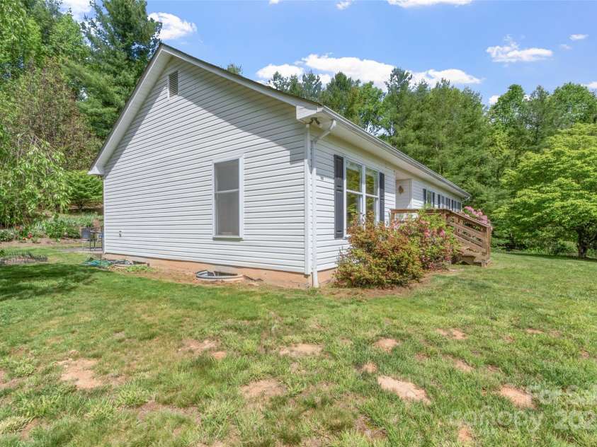 100 Rock Boulevard, Burnsville, NC 28714.  MLS# CAR4258377, YatesRealty ID 12750. 