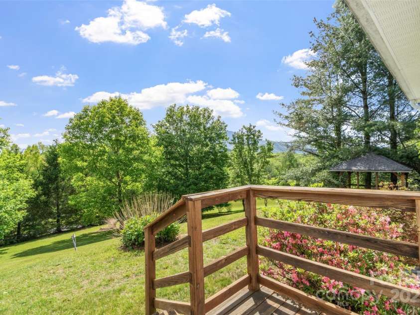 100 Rock Boulevard, Burnsville, NC 28714.  MLS# CAR4258377, YatesRealty ID 12750. 