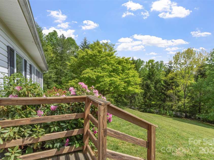 100 Rock Boulevard, Burnsville, NC 28714.  MLS# CAR4258377, YatesRealty ID 12750. 