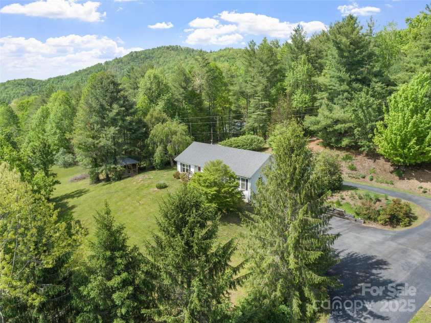 100 Rock Boulevard, Burnsville, NC 28714.  MLS# CAR4258377, YatesRealty ID 12750. 