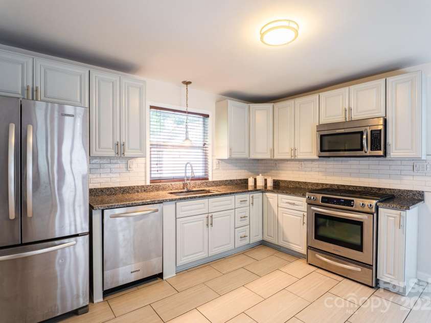 1621 Keeling Place, Charlotte, NC 28210.  MLS# CAR4297352, YatesRealty ID 12751. 
