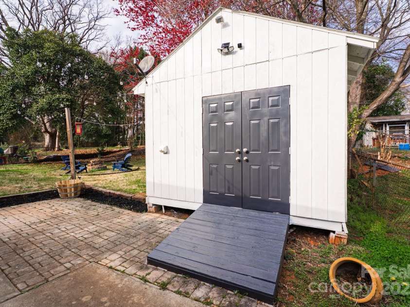 1621 Keeling Place, Charlotte, NC 28210.  MLS# CAR4297352, YatesRealty ID 12751. 