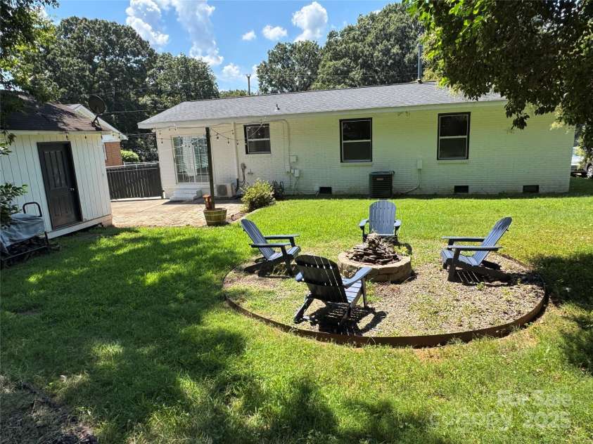 1621 Keeling Place, Charlotte, NC 28210.  MLS# CAR4297352, YatesRealty ID 12751. 