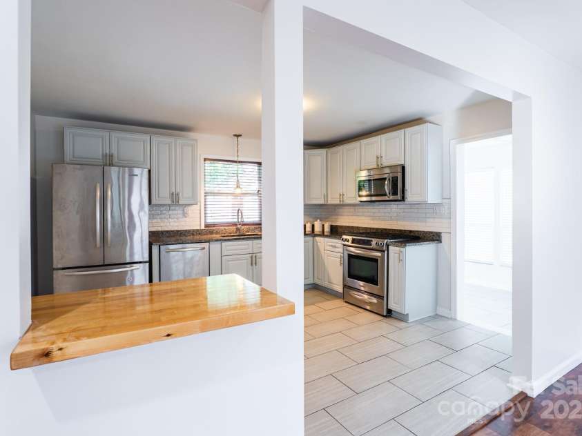 1621 Keeling Place, Charlotte, NC 28210.  MLS# CAR4297352, YatesRealty ID 12751. 