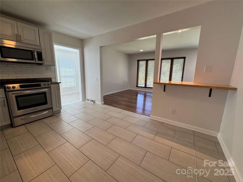 1621 Keeling Place, Charlotte, NC 28210.  MLS# CAR4297352, YatesRealty ID 12751. 