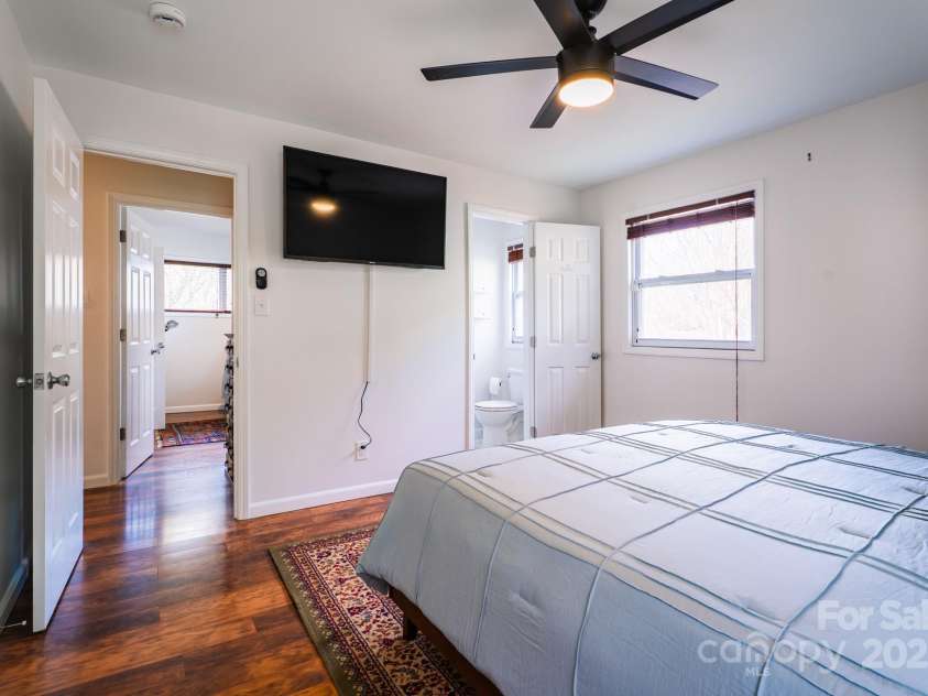 1621 Keeling Place, Charlotte, NC 28210.  MLS# CAR4297352, YatesRealty ID 12751. 