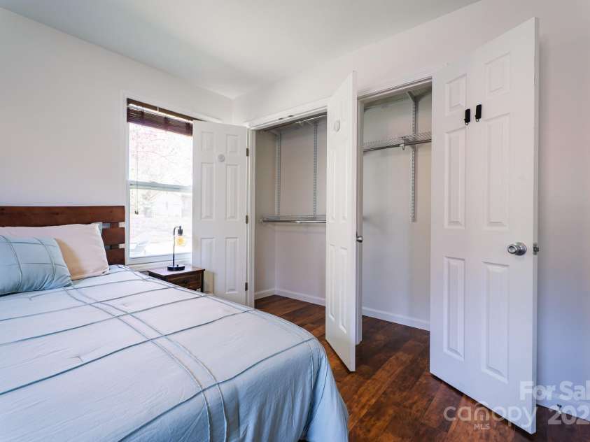 1621 Keeling Place, Charlotte, NC 28210.  MLS# CAR4297352, YatesRealty ID 12751. 