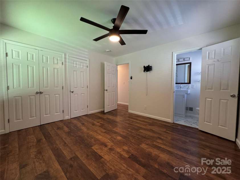 1621 Keeling Place, Charlotte, NC 28210.  MLS# CAR4297352, YatesRealty ID 12751. 