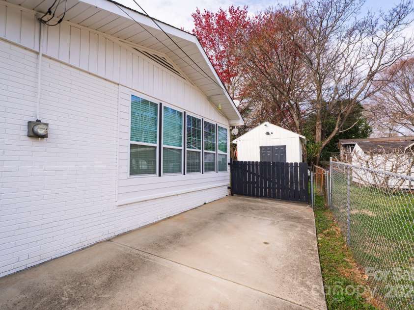 1621 Keeling Place, Charlotte, NC 28210.  MLS# CAR4297352, YatesRealty ID 12751. 