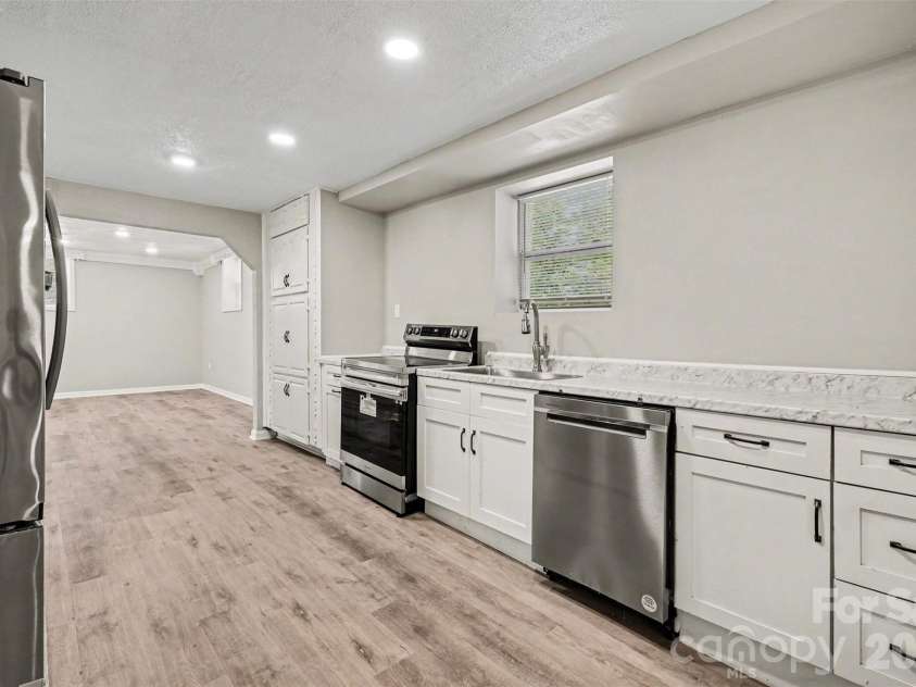 2617 Shady Lane Avenue, Concord, NC 28027.  MLS# CAR4369396, YatesRealty ID 12751. 2nd Level Main Kitchen