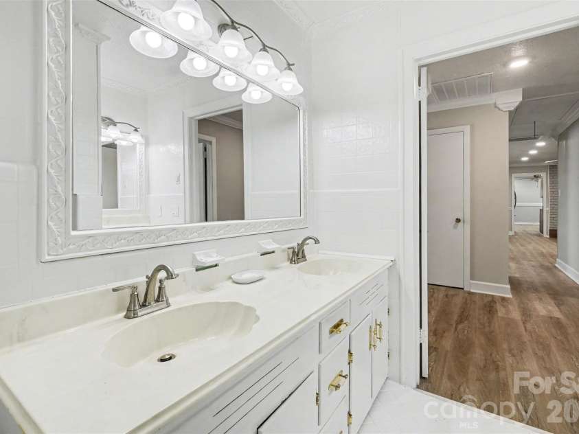 2617 Shady Lane Avenue, Concord, NC 28027.  MLS# CAR4369396, YatesRealty ID 12751. Main Level Full bath