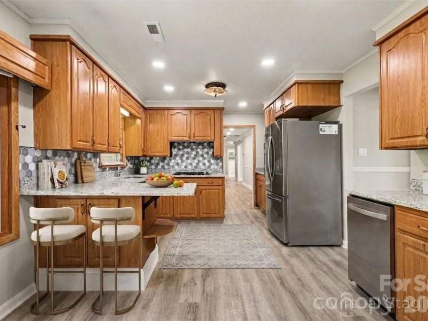 2617 Shady Lane Avenue, Concord, NC 28027.  MLS# CAR4369396, YatesRealty ID 12751. Main Level Kitchen 