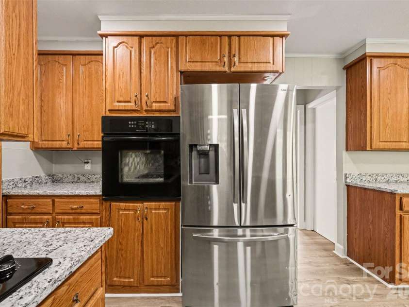 2617 Shady Lane Avenue, Concord, NC 28027.  MLS# CAR4369396, YatesRealty ID 12751. Main Level Kitchen 