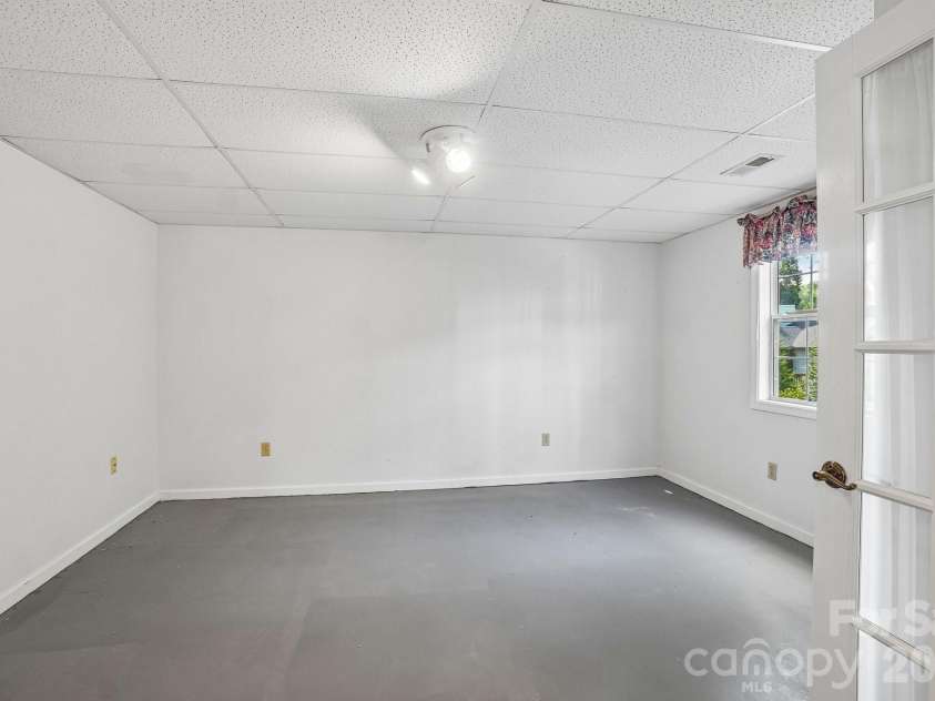 3 Wentworth Court, Etowah, NC 28729.  MLS# CAR4390918, YatesRealty ID 12752. 