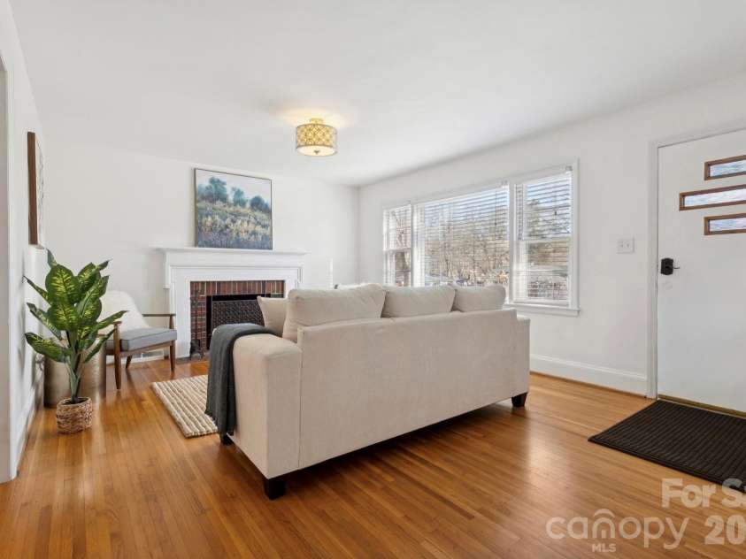 1127 Westchester Boulevard, Charlotte, NC 28205.  MLS# CAR4334380, YatesRealty ID 12753. 