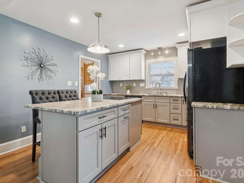 1127 Westchester Boulevard, Charlotte, NC 28205.  MLS# CAR4334380, YatesRealty ID 12753. 