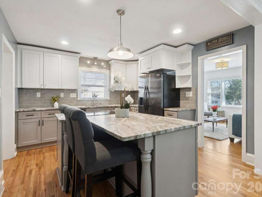 1127 Westchester Boulevard, Charlotte, NC 28205.  MLS# CAR4334380, YatesRealty ID 12753. 