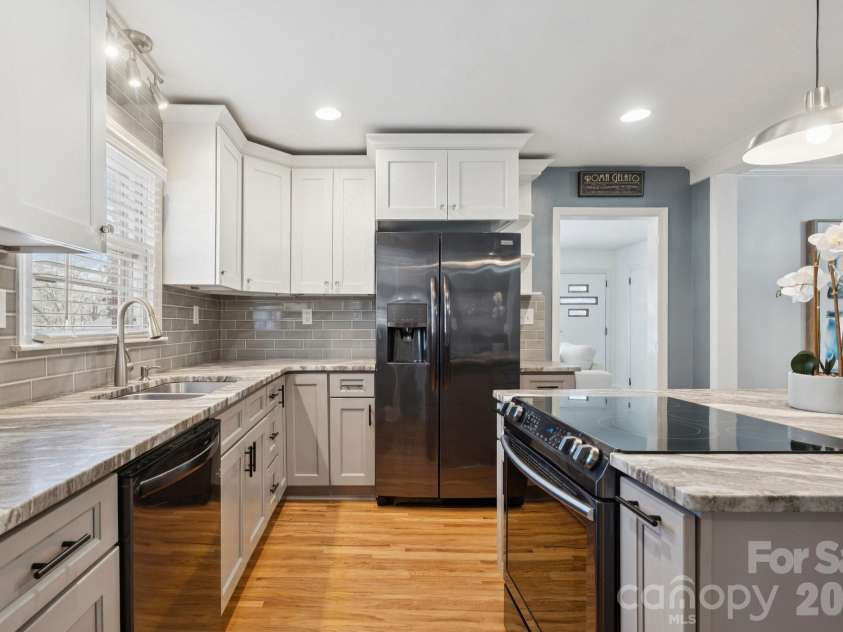 1127 Westchester Boulevard, Charlotte, NC 28205.  MLS# CAR4334380, YatesRealty ID 12753. 