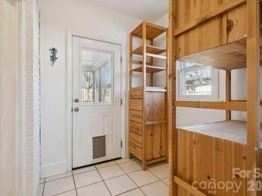 1127 Westchester Boulevard, Charlotte, NC 28205.  MLS# CAR4334380, YatesRealty ID 12753. 