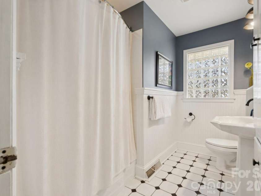 1127 Westchester Boulevard, Charlotte, NC 28205.  MLS# CAR4334380, YatesRealty ID 12753. 