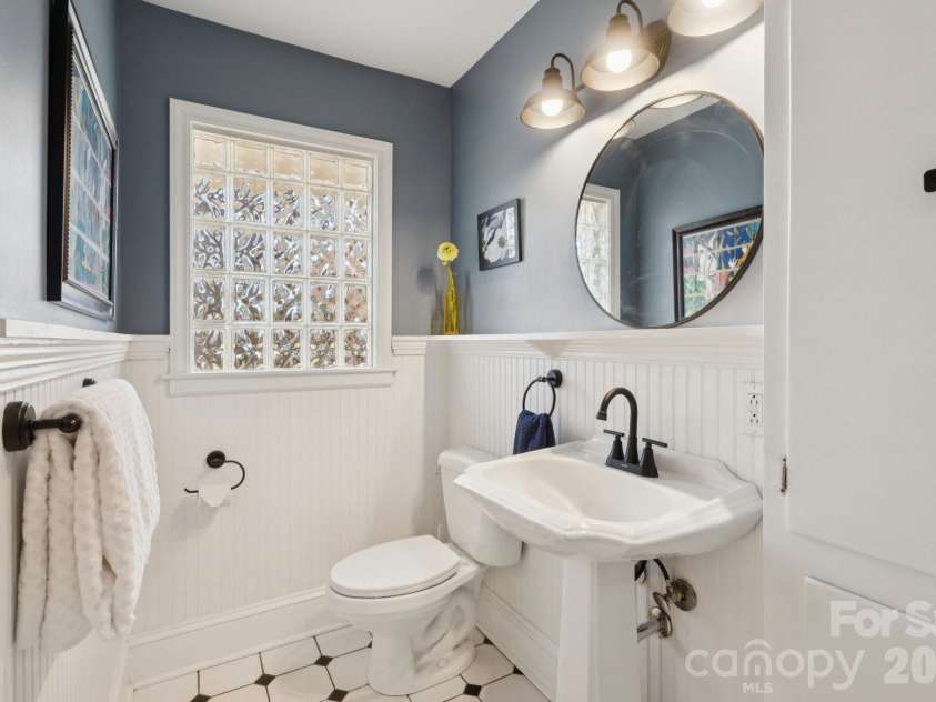 1127 Westchester Boulevard, Charlotte, NC 28205.  MLS# CAR4334380, YatesRealty ID 12753. 