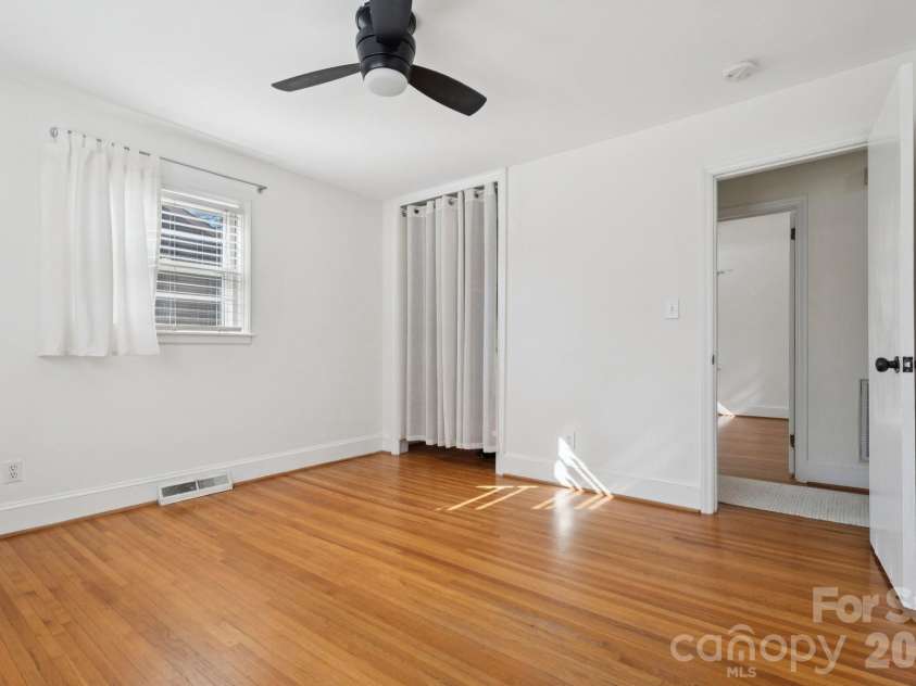 1127 Westchester Boulevard, Charlotte, NC 28205.  MLS# CAR4334380, YatesRealty ID 12753. 