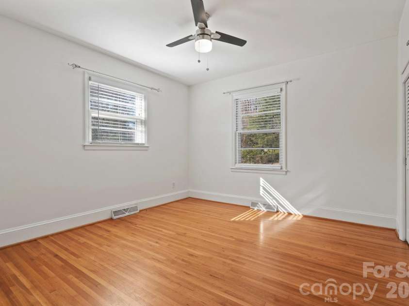 1127 Westchester Boulevard, Charlotte, NC 28205.  MLS# CAR4334380, YatesRealty ID 12753. 