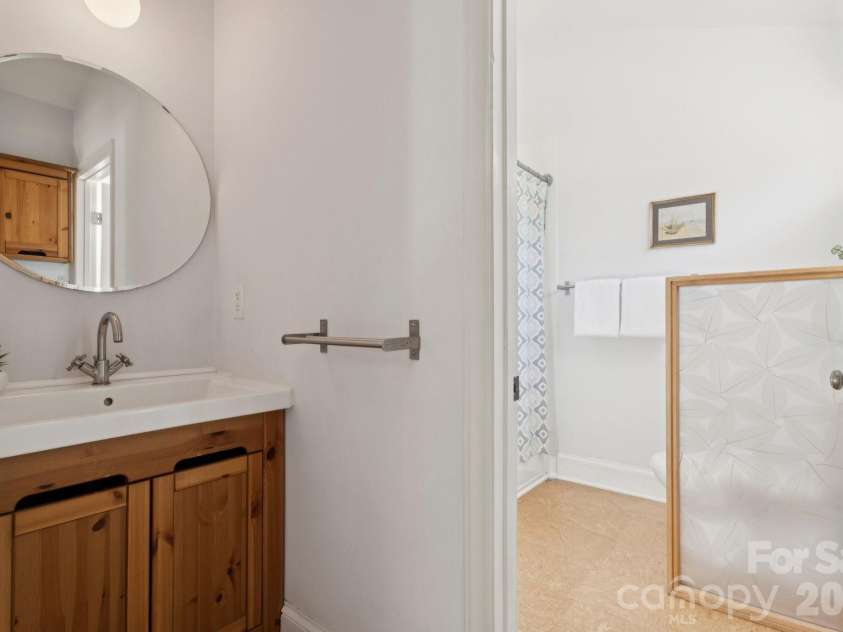 1127 Westchester Boulevard, Charlotte, NC 28205.  MLS# CAR4334380, YatesRealty ID 12753. 