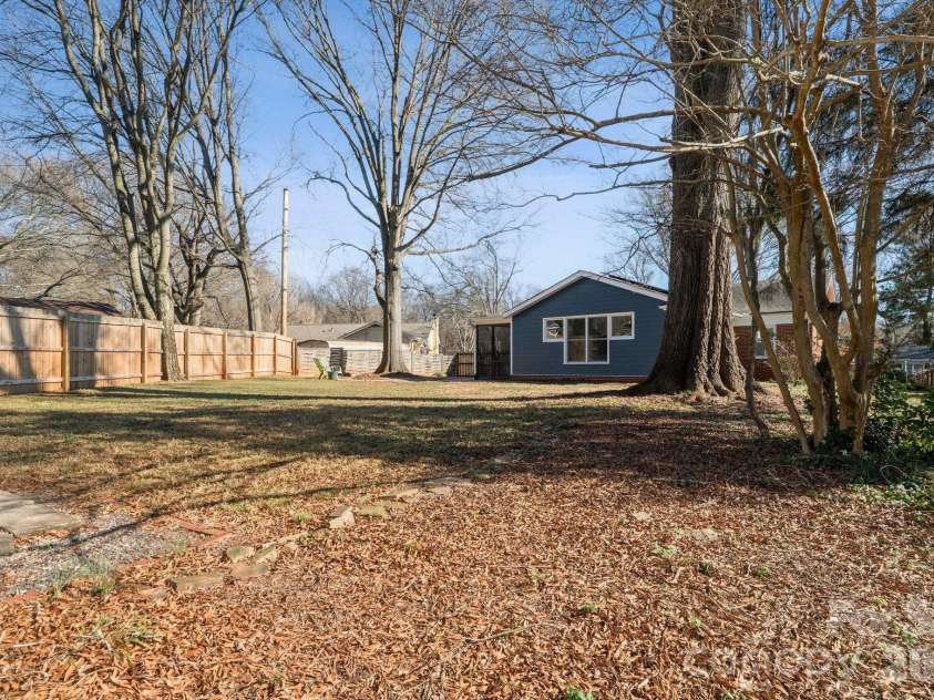 1127 Westchester Boulevard, Charlotte, NC 28205.  MLS# CAR4334380, YatesRealty ID 12753. 