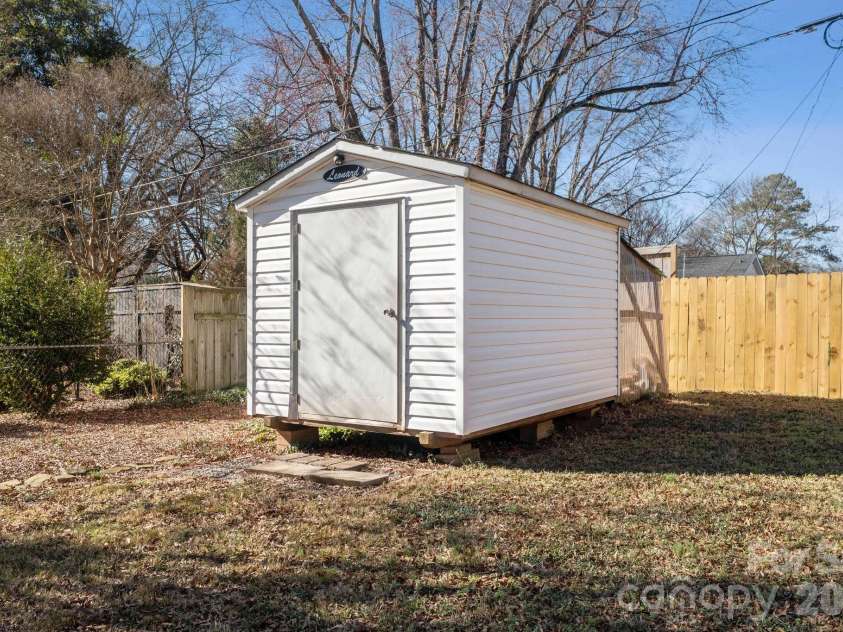 1127 Westchester Boulevard, Charlotte, NC 28205.  MLS# CAR4334380, YatesRealty ID 12753. 