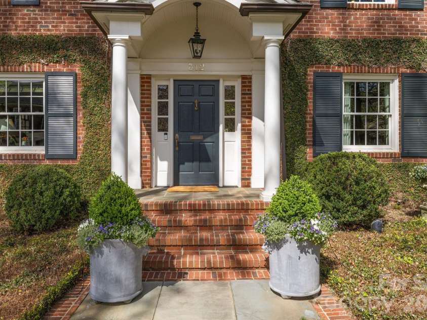 312 Ridgewood Avenue, Charlotte, NC 28209.  MLS# CAR4369796, YatesRealty ID 12754. 