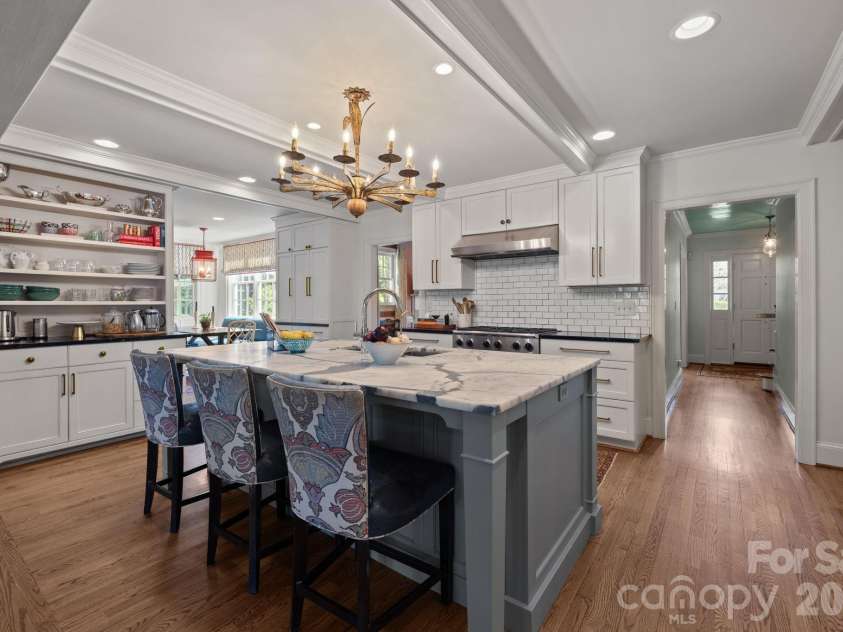 312 Ridgewood Avenue, Charlotte, NC 28209.  MLS# CAR4369796, YatesRealty ID 12754. 