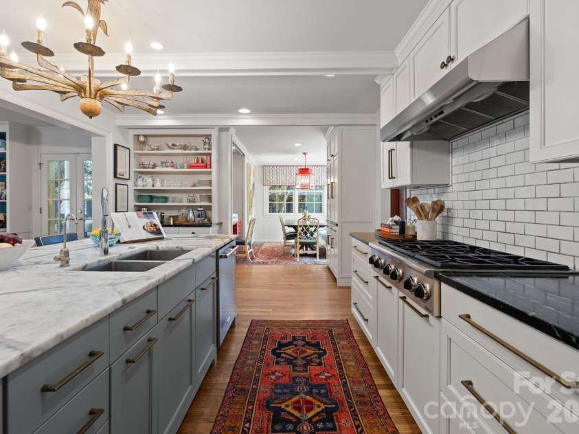 312 Ridgewood Avenue, Charlotte, NC 28209.  MLS# CAR4369796, YatesRealty ID 12754. 